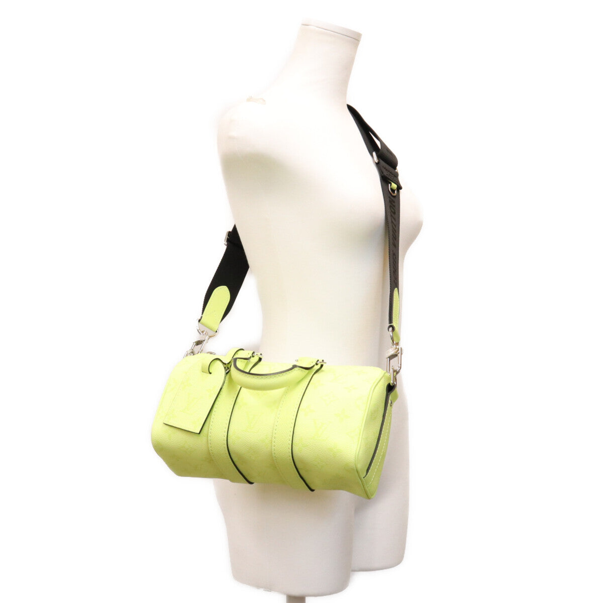 LOUIS VUITTON Taigarama Keepall Bandouliere 25 Shoulder Bag