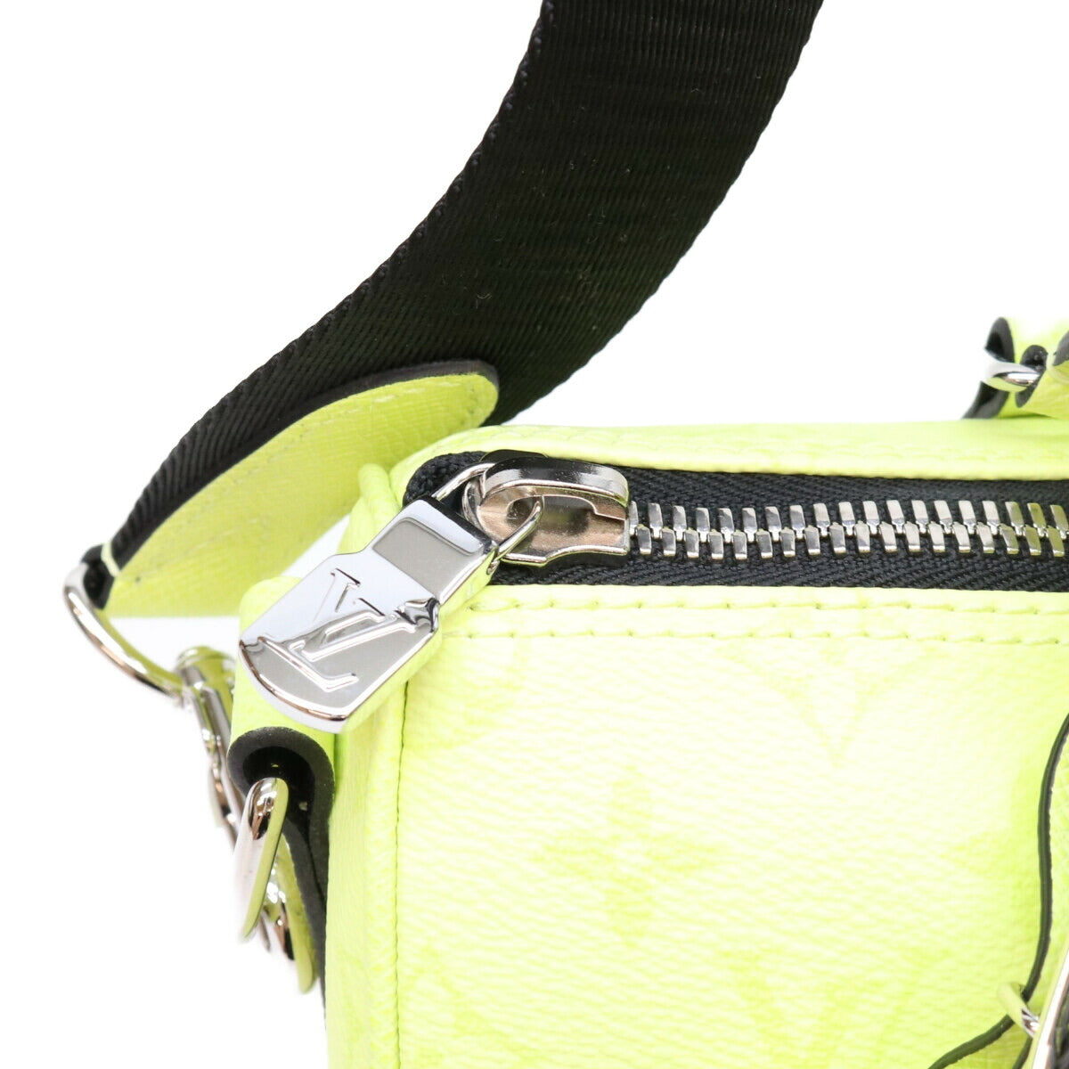 LOUIS VUITTON Taigarama Keepall Bandouliere 25 Shoulder Bag