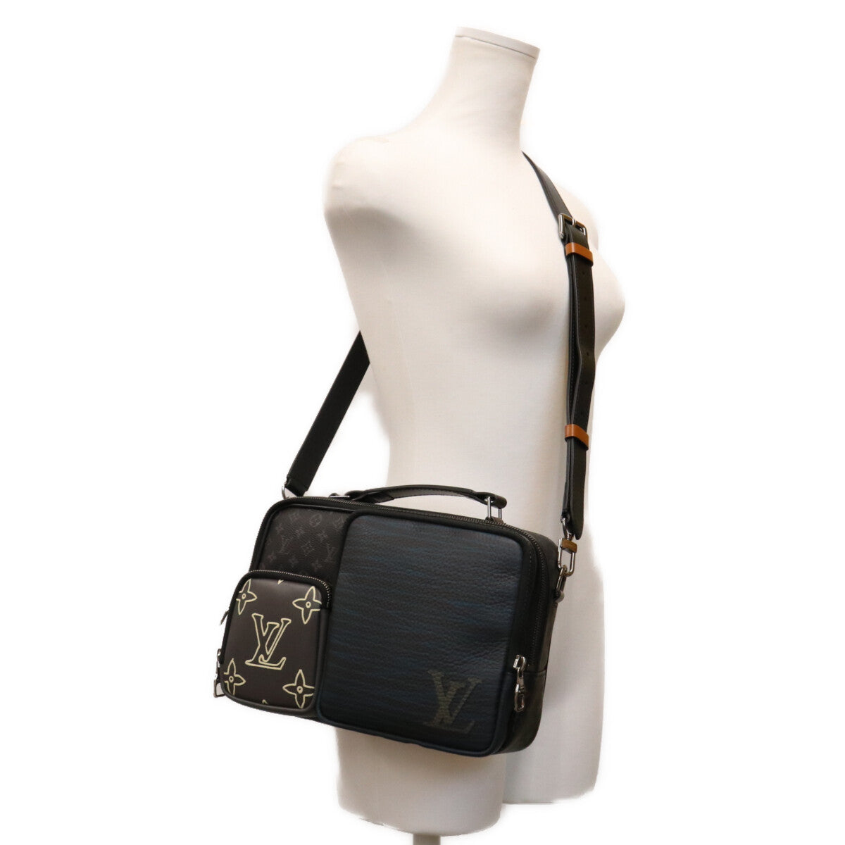 LOUIS VUITTON Monogram Eclipse Messenger Bag Black