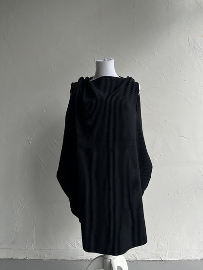 Issey Miyake 2011 me pleats circle design sleeveless poncho Black