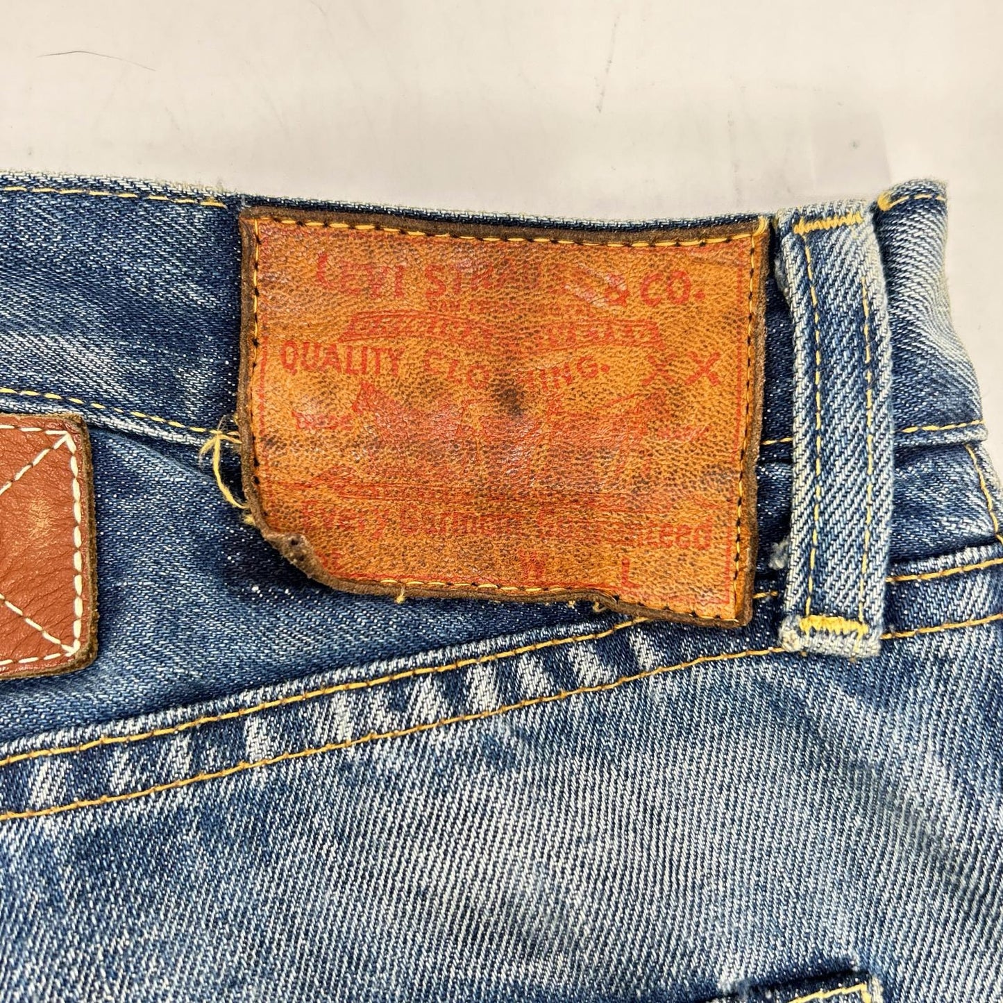 LEVI'S 44501 S501 Indigo Leather Cinch Back Size 36