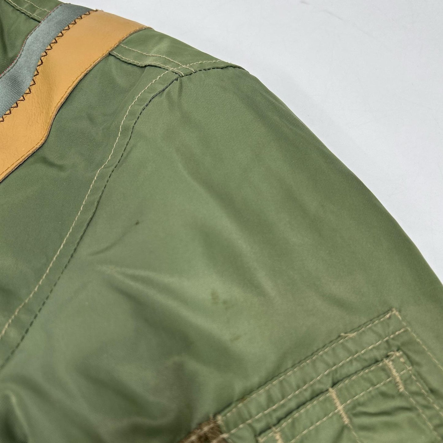 AVIREX Khaki Nylon MA-1 Wappen Modified Bomber Jacket Size M
