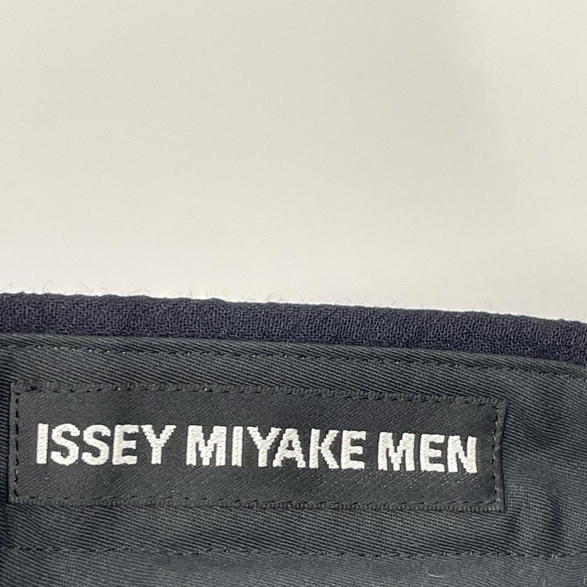 ISSEY MIYAKE MEN ME21FF026 Wrinkle Wool Pants Navy Size 3