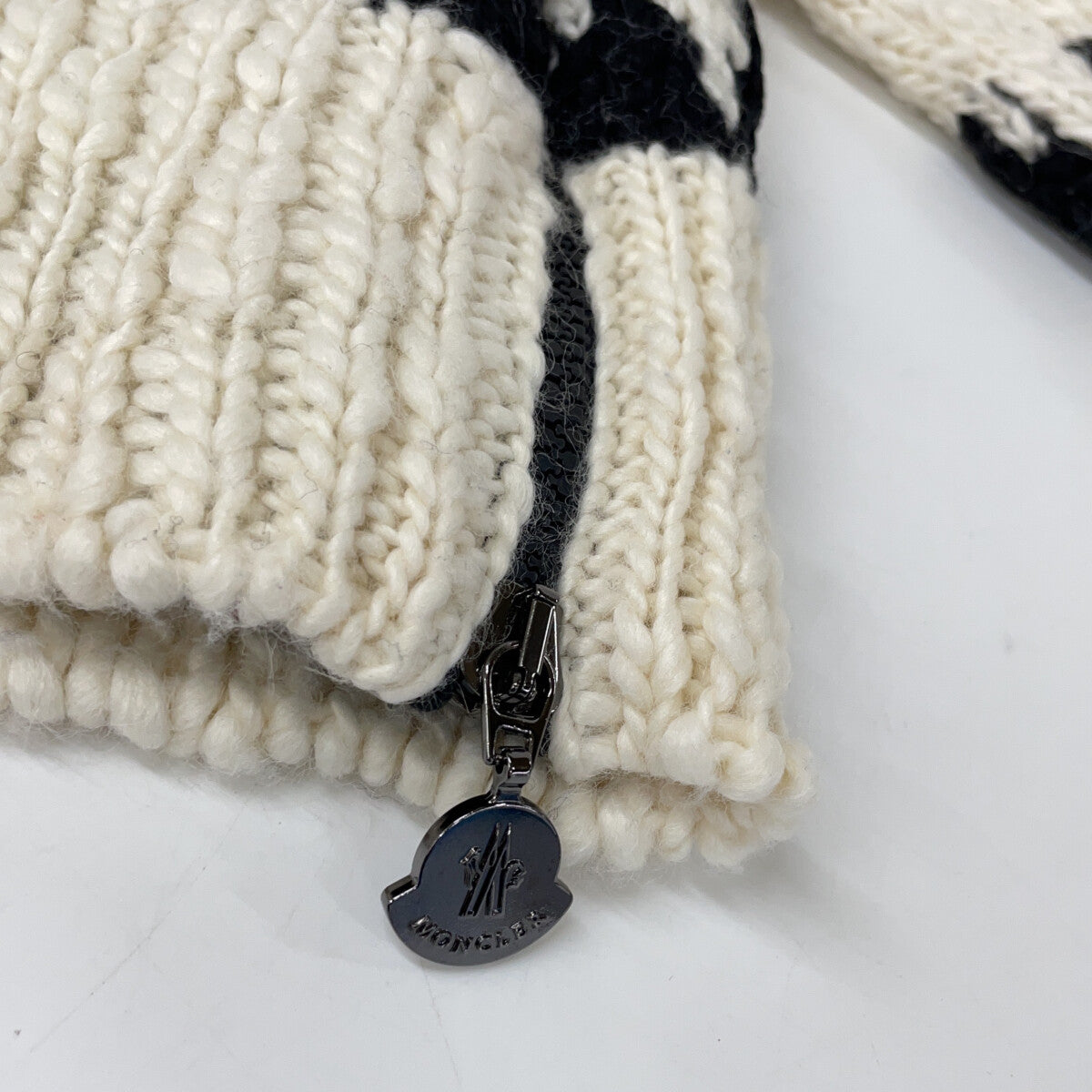 MONCLER MAGLIONE Wool Side Zip Knit White/Black Size S
