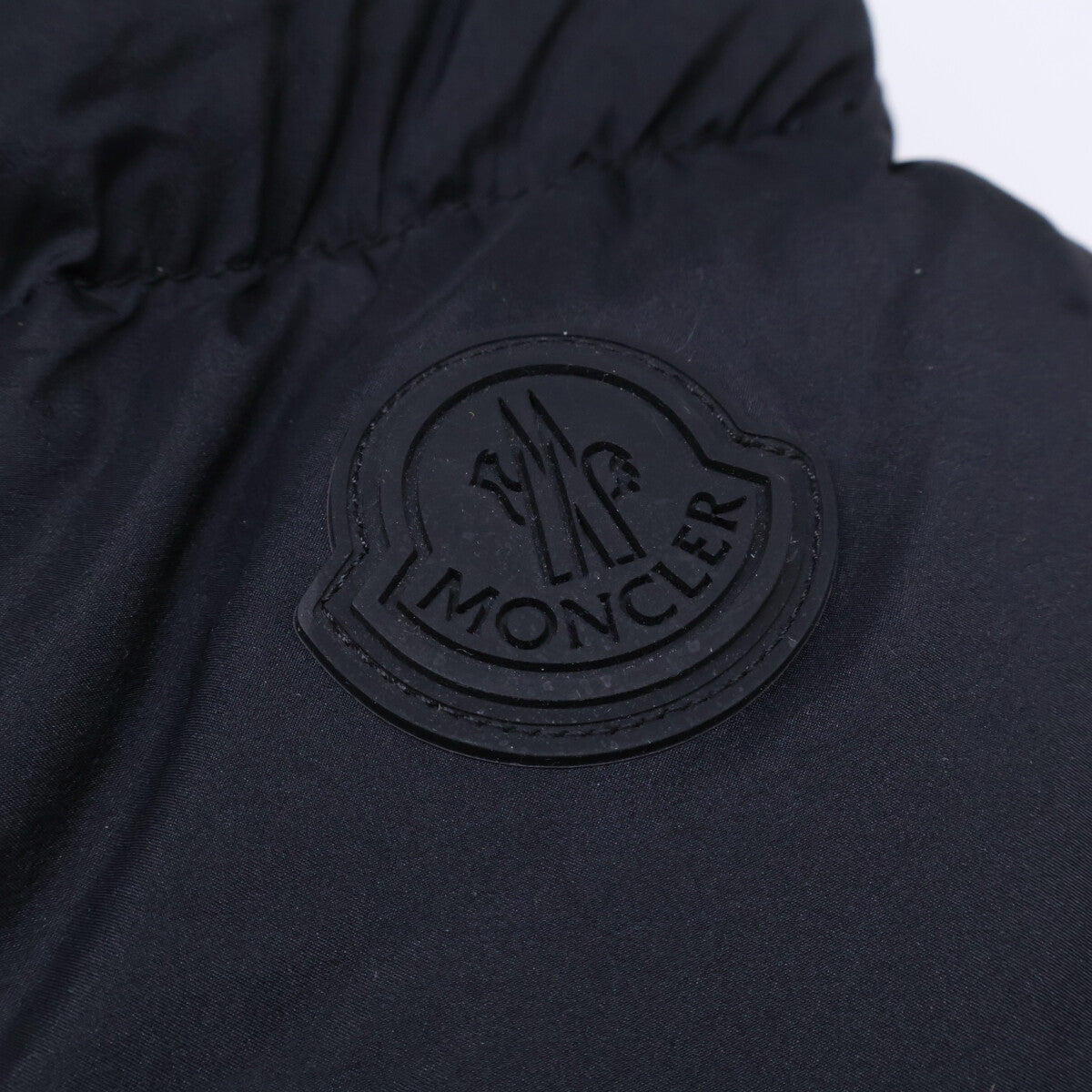 MONCLER MADEIRA 23' Embossed Logo Hooded Jacket Black Size 0