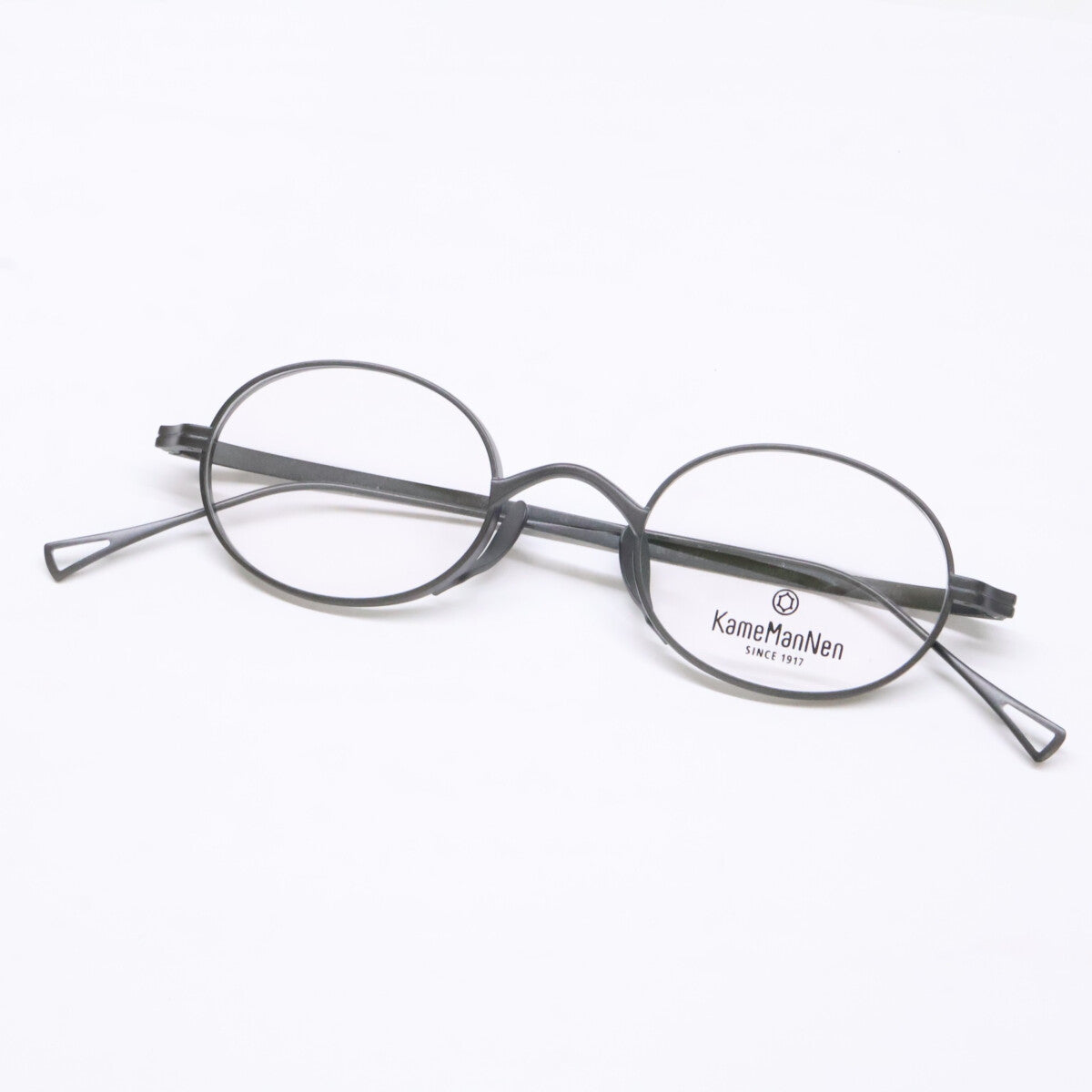 KameManNen KMN9918 MBK Titanium Oval Eyewear Size 45x22-145