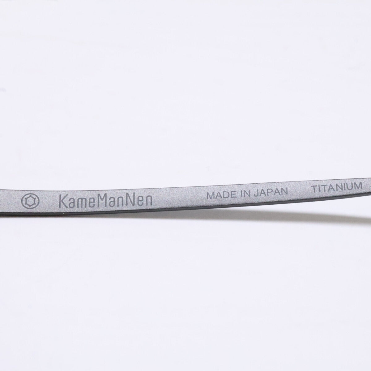 KameManNen KMN9918 MBK Titanium Oval Eyewear Size 45x22-145
