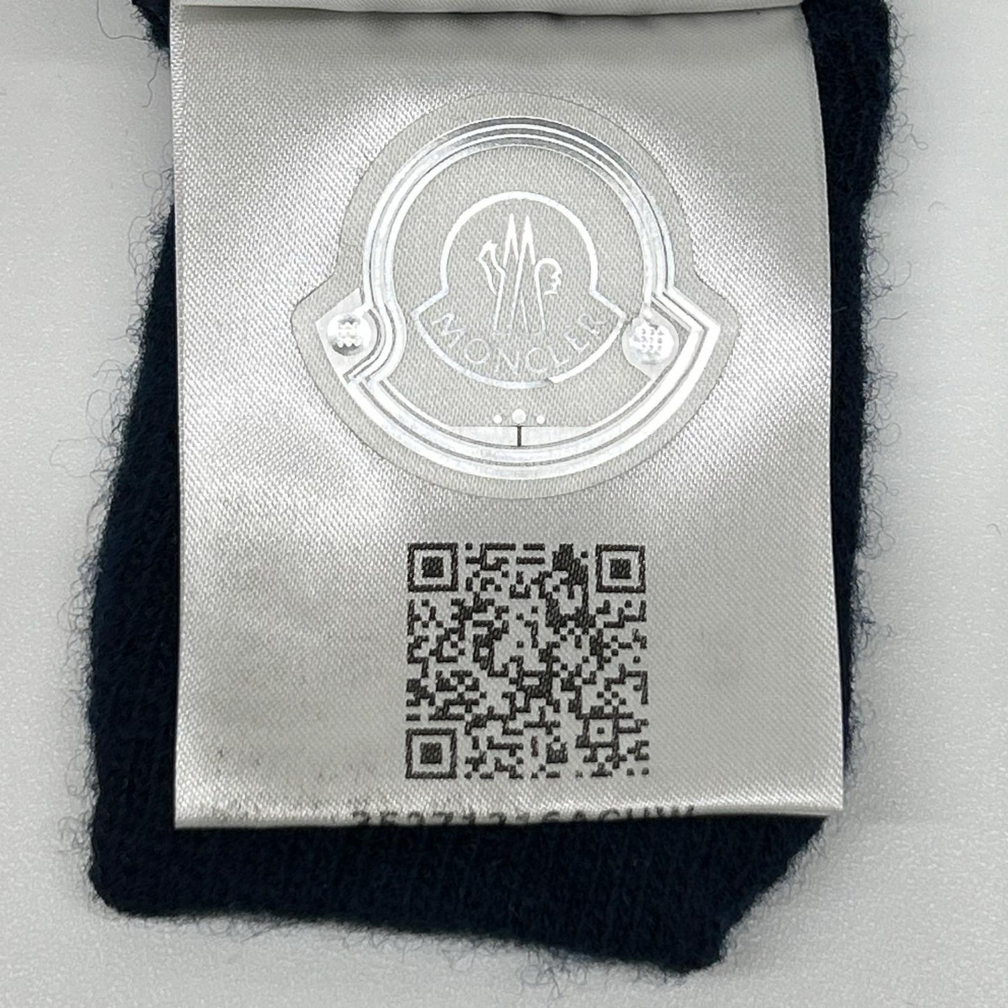 MONCLER 22 Wool V-Neck Logo Patch Knit Sweater Navy Size M