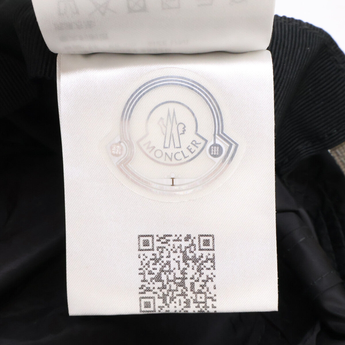 MONCLER BORN TO PROTECT Nylon Logo Cap Black Size UNI