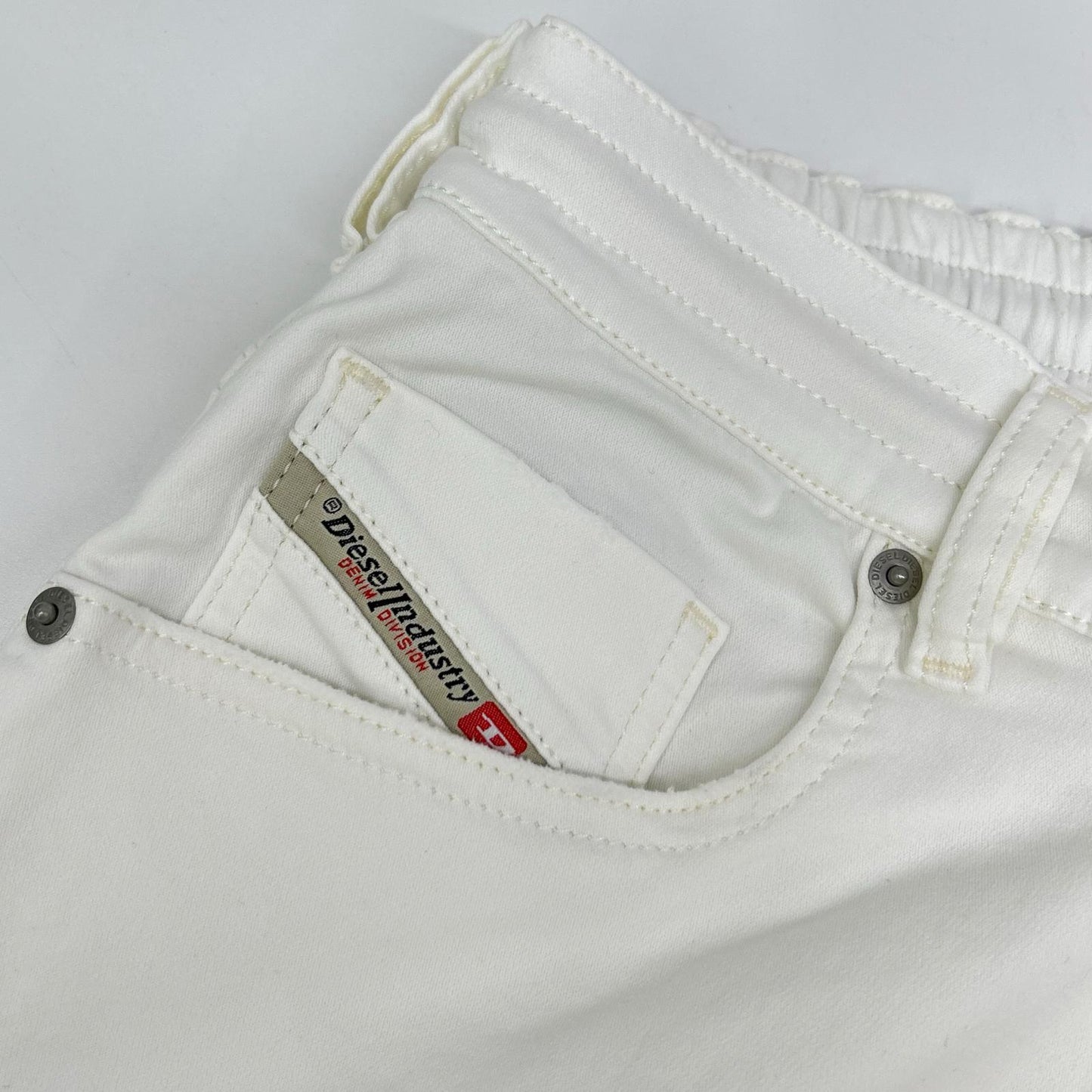 DIESEL 25SS D-Krooley Joggjeans White Jeans Size 28