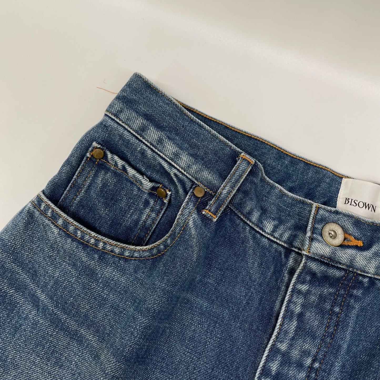 BISOWN 24AW Indigo Bleached Center Press Jeans Size 2