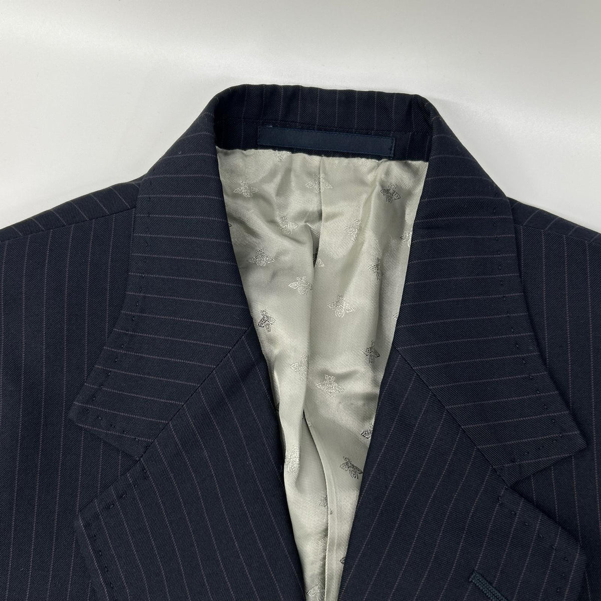 GUCCI Black Pinstripe Bee Inner Double Pocket Suit Size 44R
