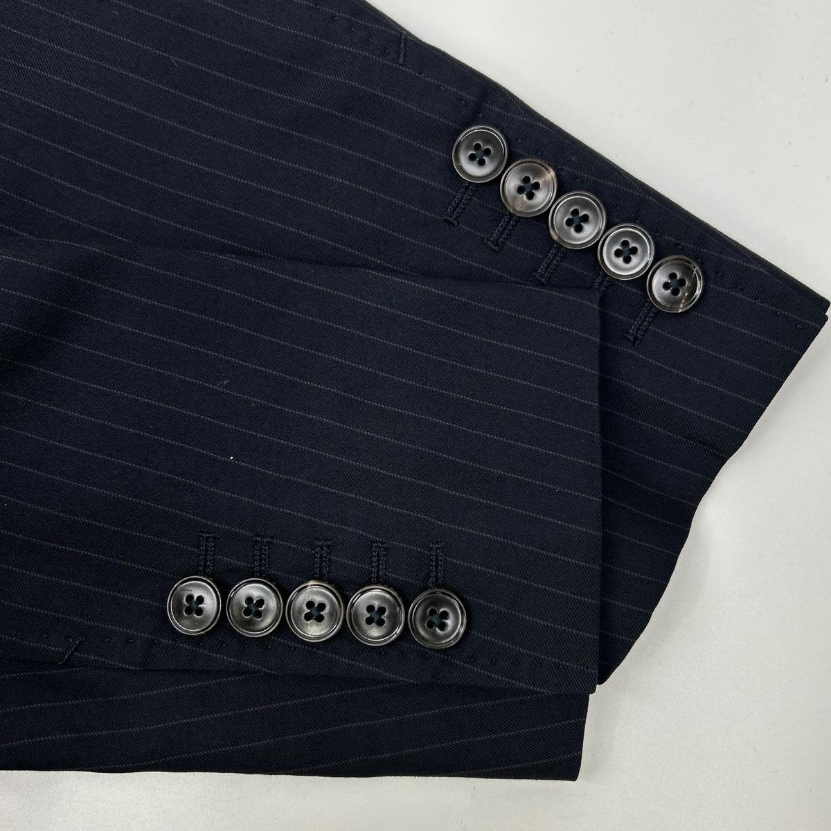GUCCI Black Pinstripe Bee Inner Double Pocket Suit Size 44R