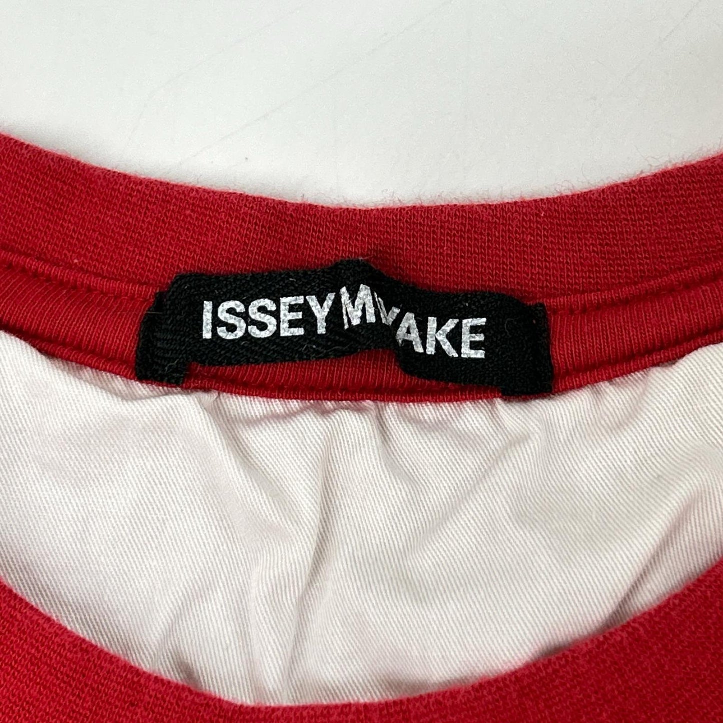 ISSEY MIYAKE MEN Red Stitch Design T-Shirt Size 4
