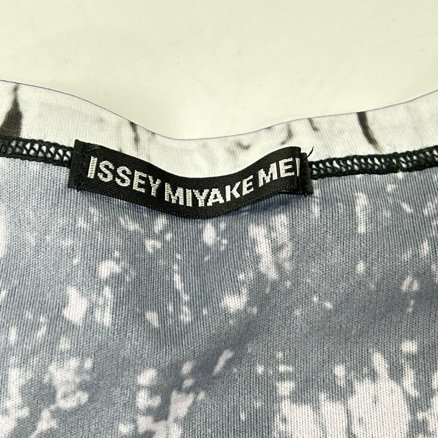 ISSEY MIYAKE MEN 14SS Blue Graphic Stretch T-Shirt Size 4