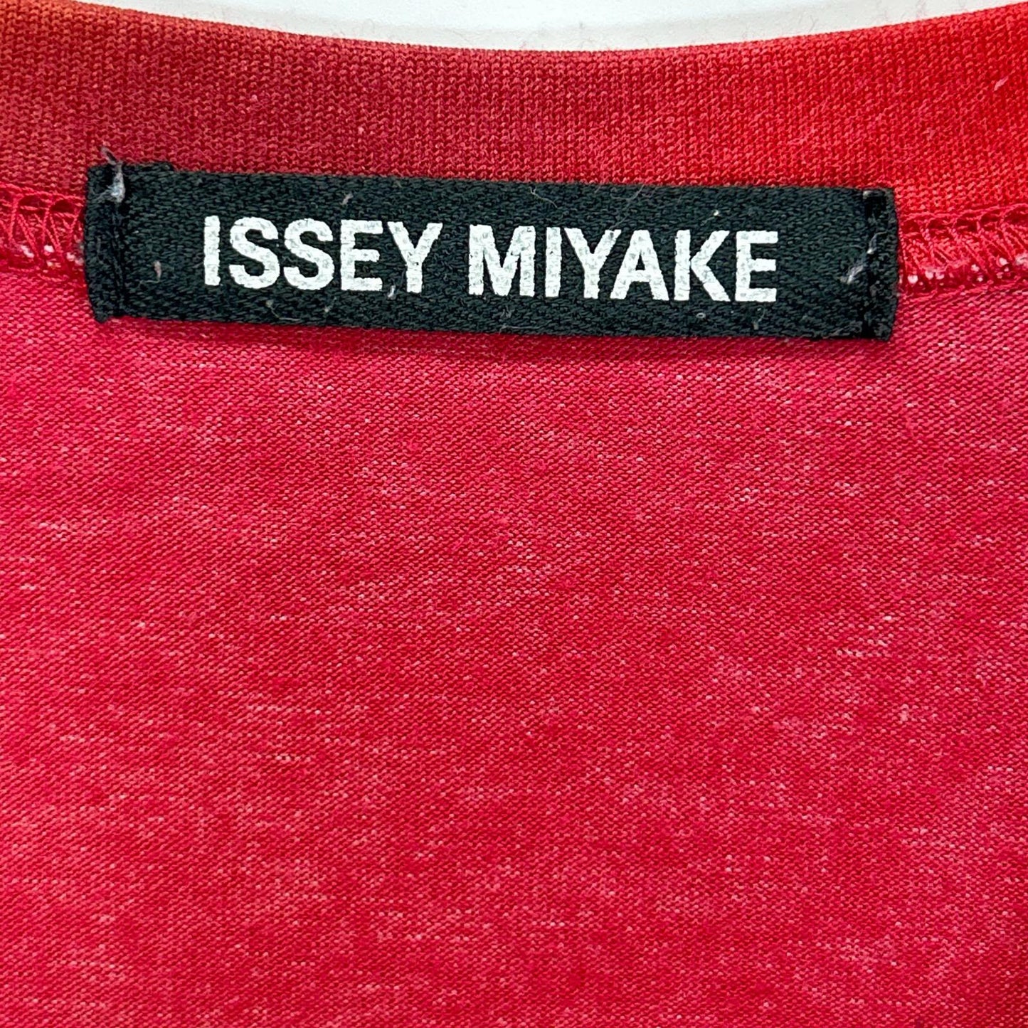 ISSEY MIYAKE MEN Red Gradient T-Shirt Size 4