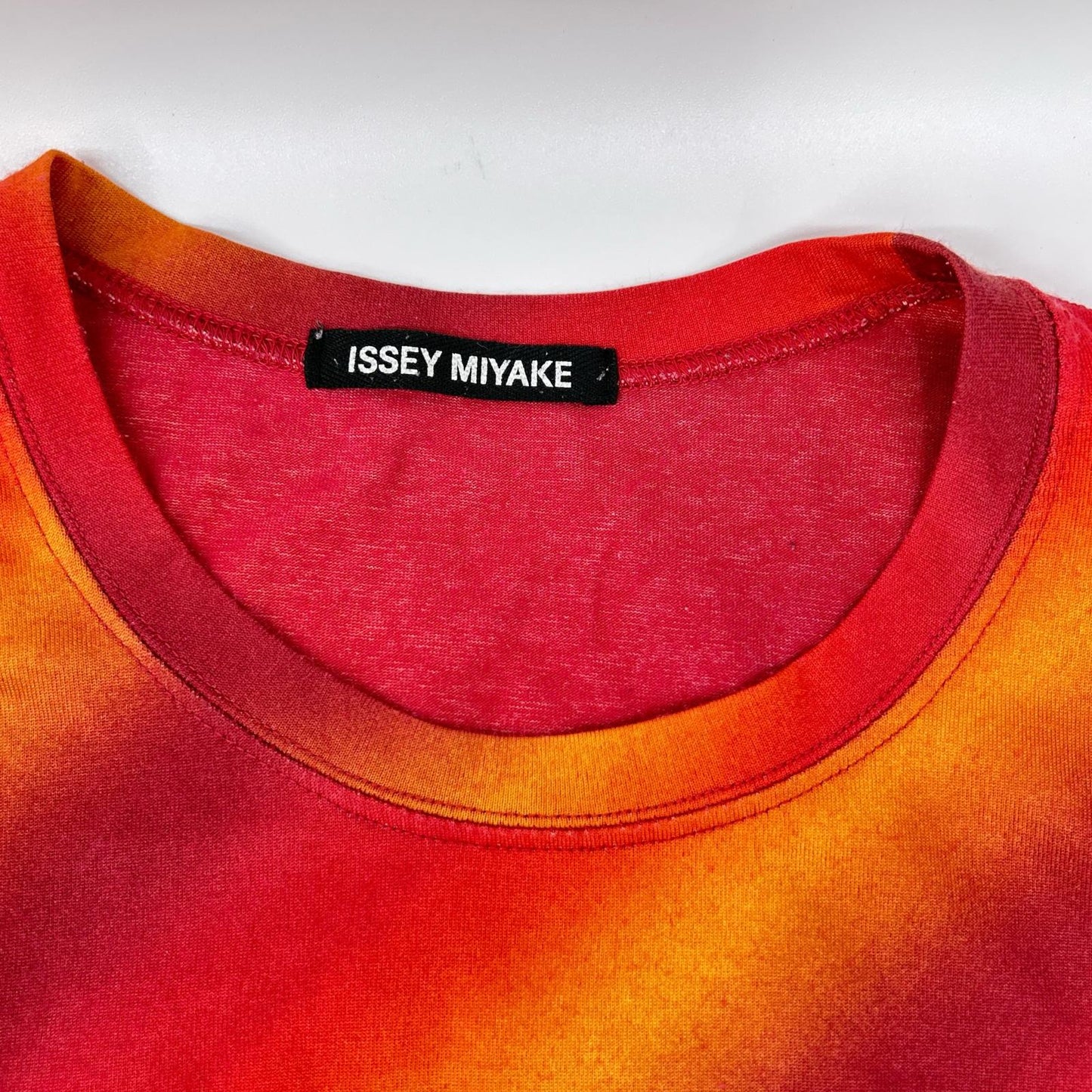 ISSEY MIYAKE MEN Red Gradient T-Shirt Size 4