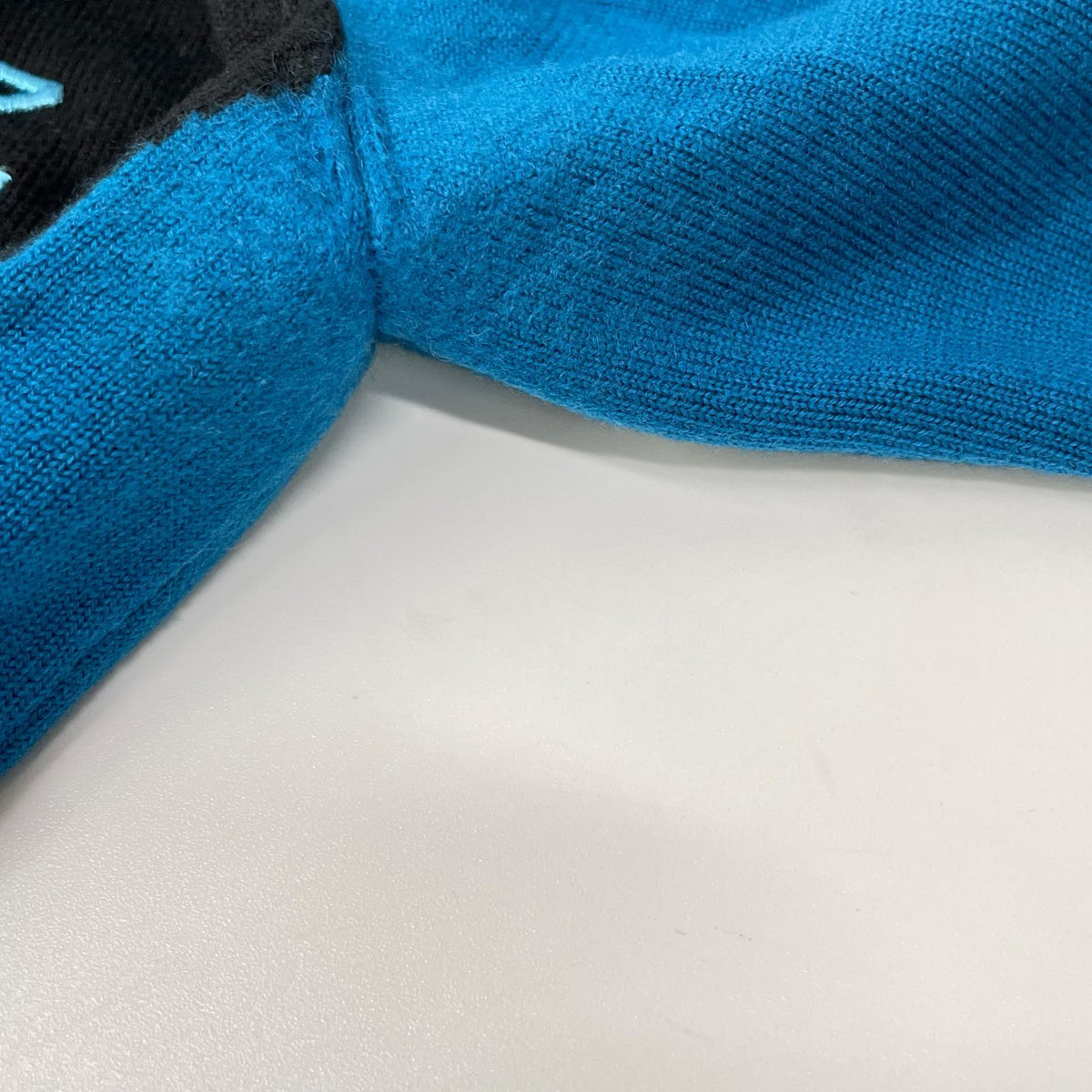 MARK&LONA Tricolor Blue Face Merino V-Neck Sweater Size 50