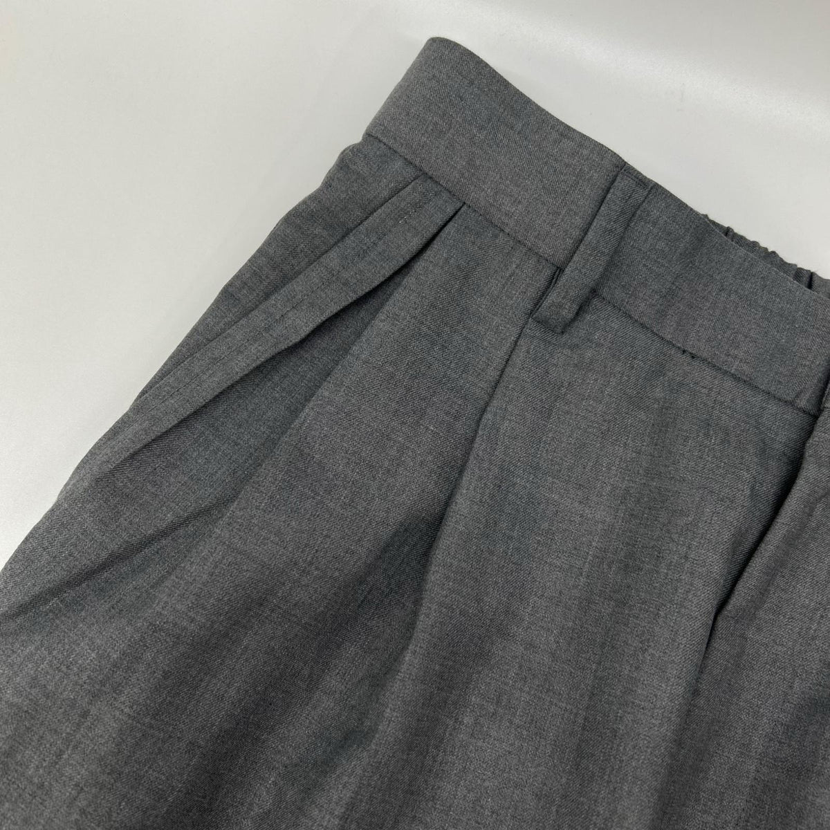 RETOUCH Light Gray Two-Tuck Polyester Slacks Size M