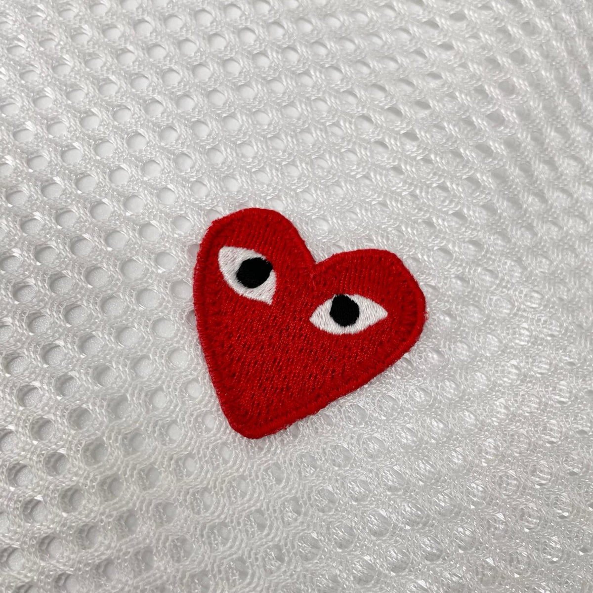 PLAYCOMMEdesGARCONS 26SS Red Emblem T-Shirt White Size XXL