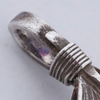 Goro's XL Silver Feather Right Facing Necklace