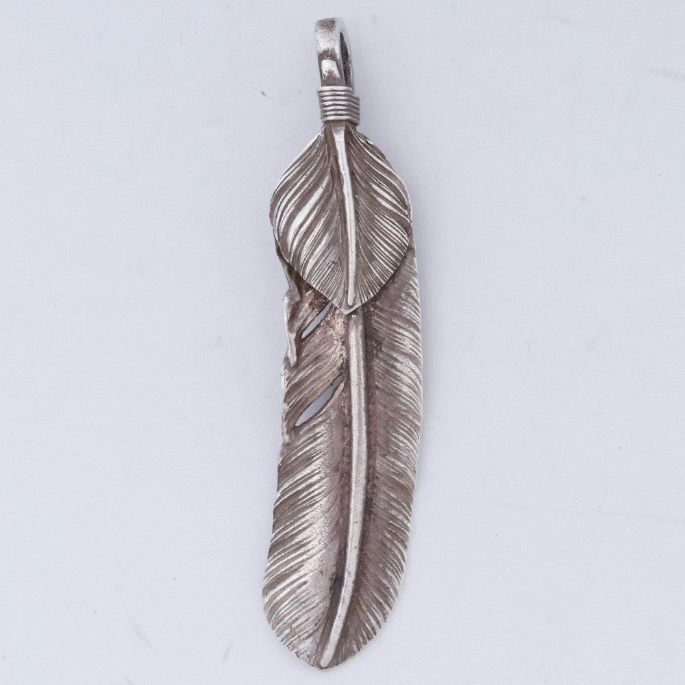 Goro's XL Silver Feather Right Facing Necklace