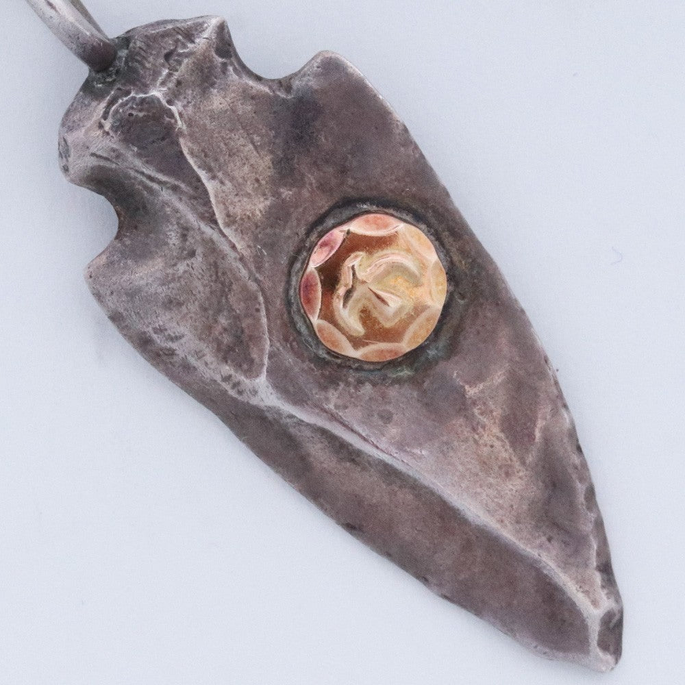GORO'S K18 Gold Metal Arrowhead Pendant Silver