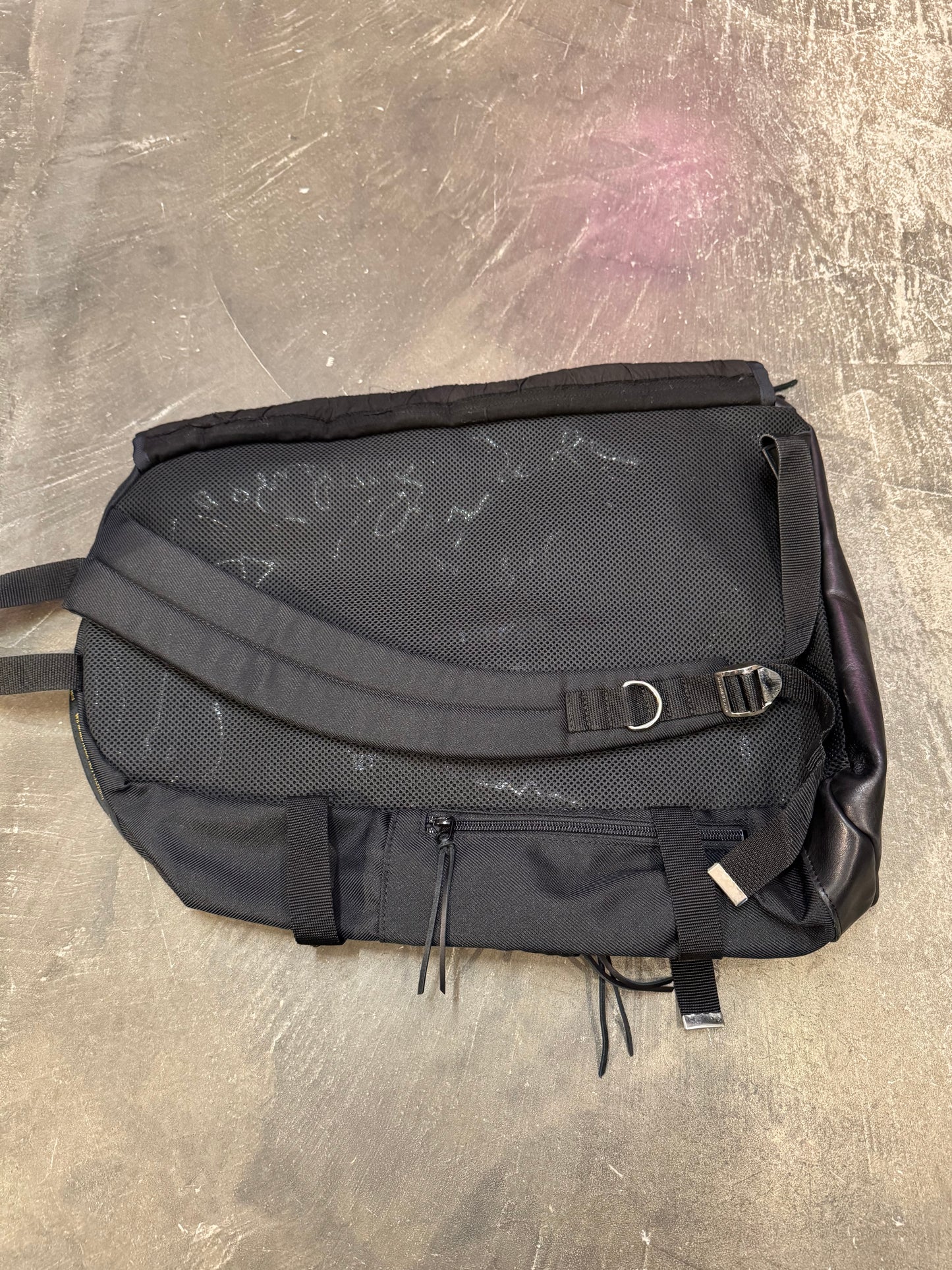 undercover "One Off" Black Size FREE