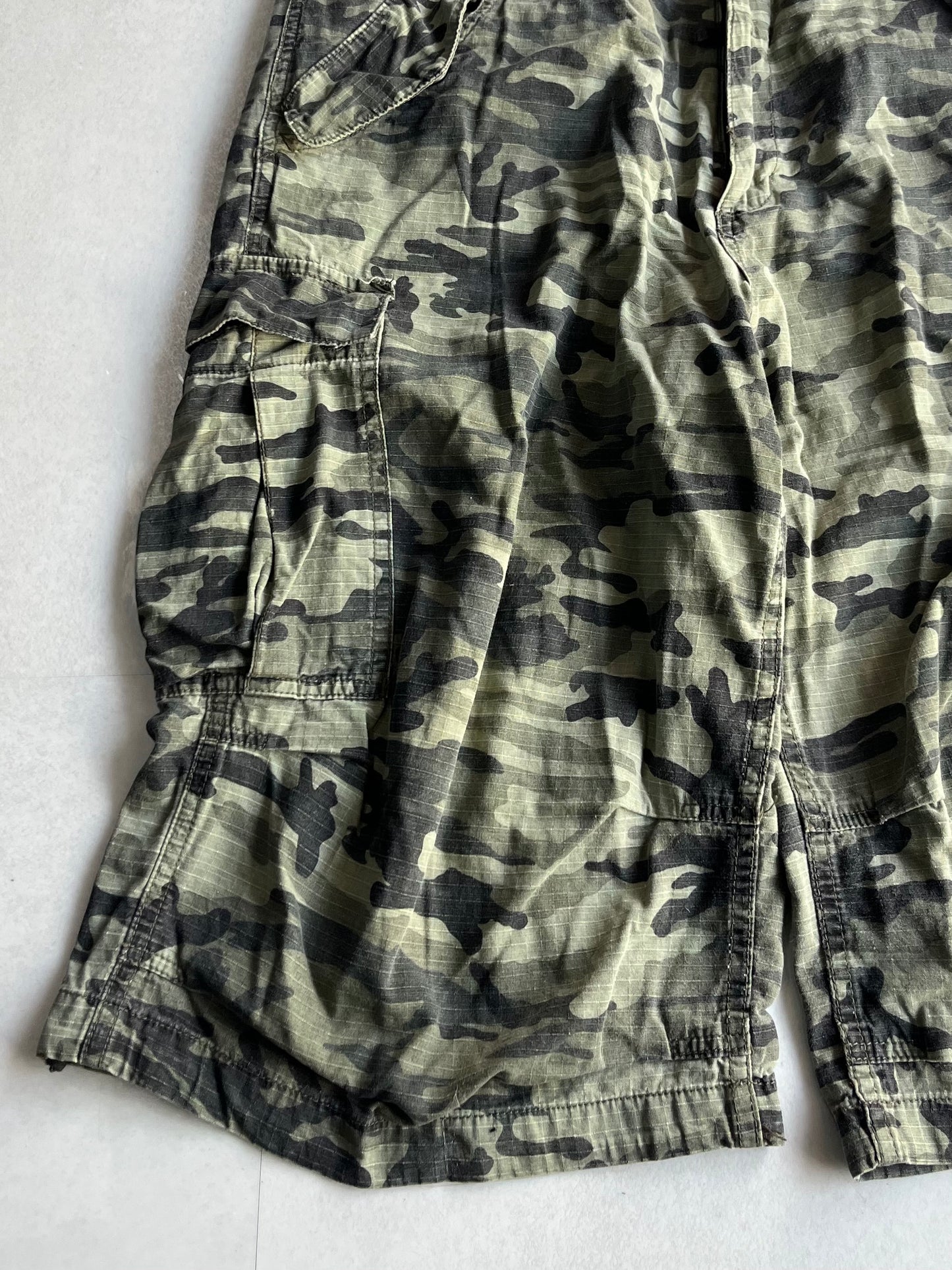 Pelle Pelle Green Camo Wide Short Pants Size WAIST