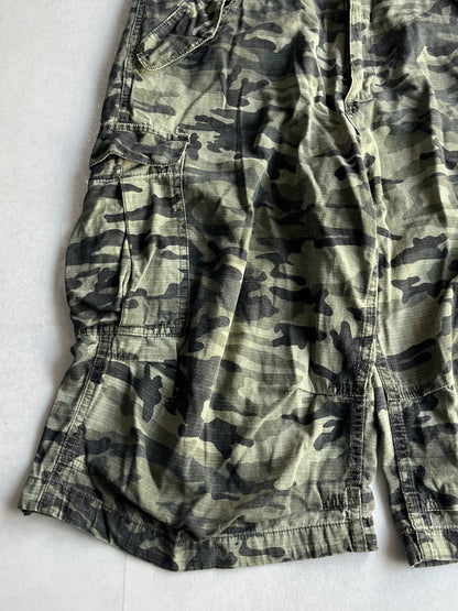 Pelle Pelle Green Camo Wide Short Pants Size WAIST