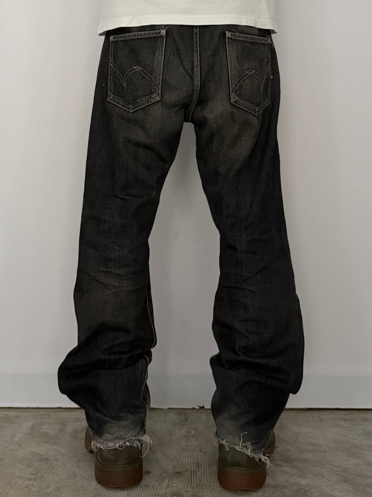 Neighborhood Damaged Black Jeans Size M