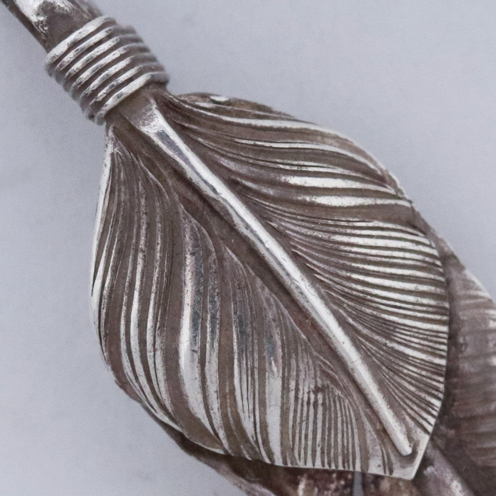 Goro's XL Silver Feather Right Facing Necklace