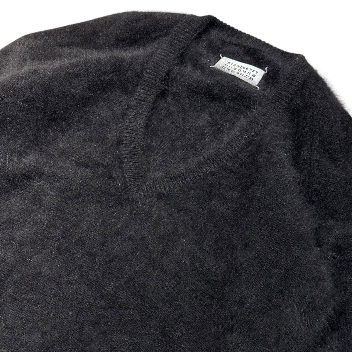 Maison Martin Margiela 11AW V-Neck Sweater Black Size M