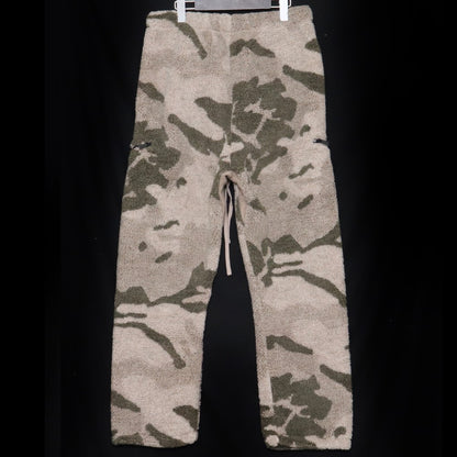 ESSENTIALS Relaxed Polar Fleece Camo Pants Gray Size S