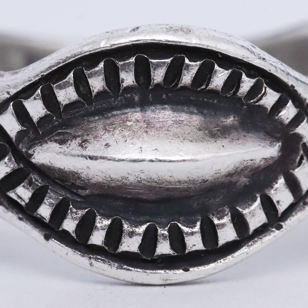 LARRY SMITH LEAF CUT RING Repousse Ring Size ONE SIZE