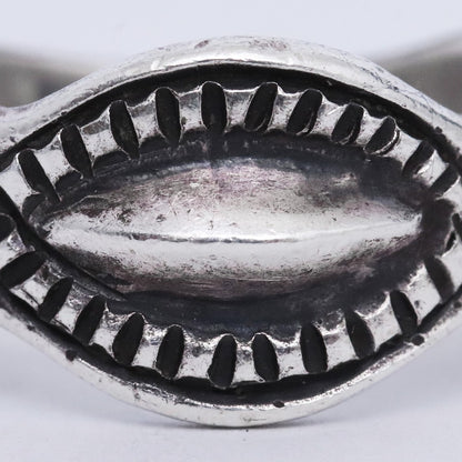 LARRY SMITH LEAF CUT RING Repousse Ring Size ONE SIZE