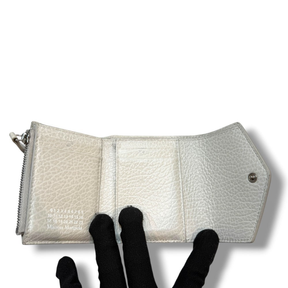 MAISON MARGIELA Trifold Compact Wallet White Size UNI