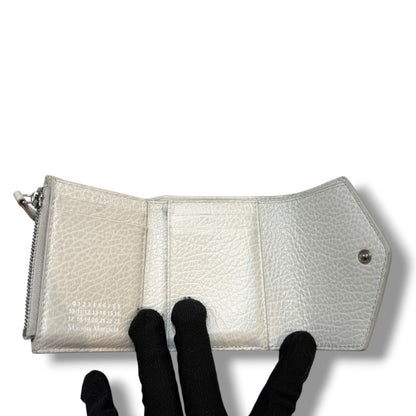 MAISON MARGIELA Trifold Compact Wallet White Size UNI