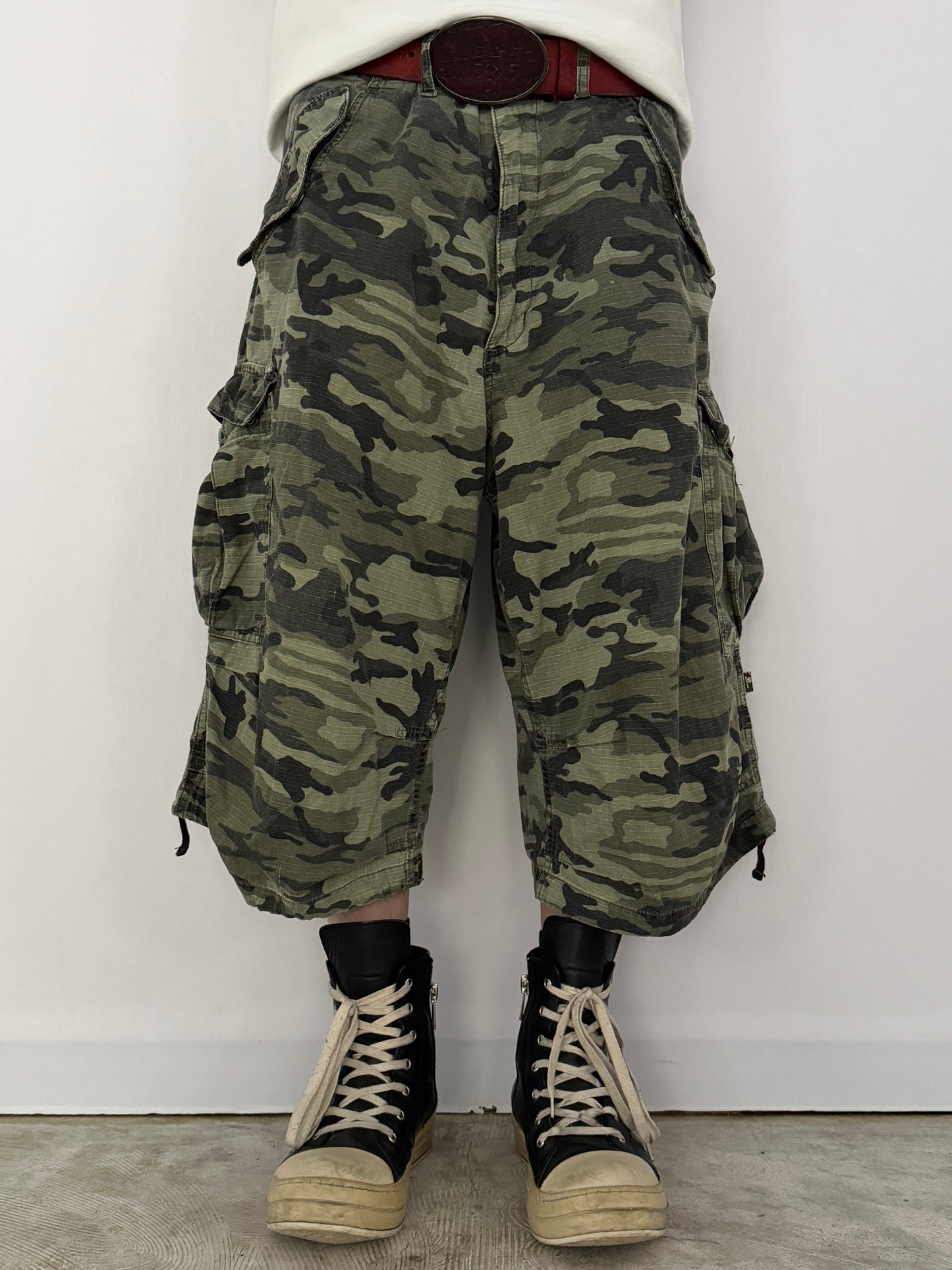 Pelle Pelle Green Camo Wide Short Pants Size WAIST