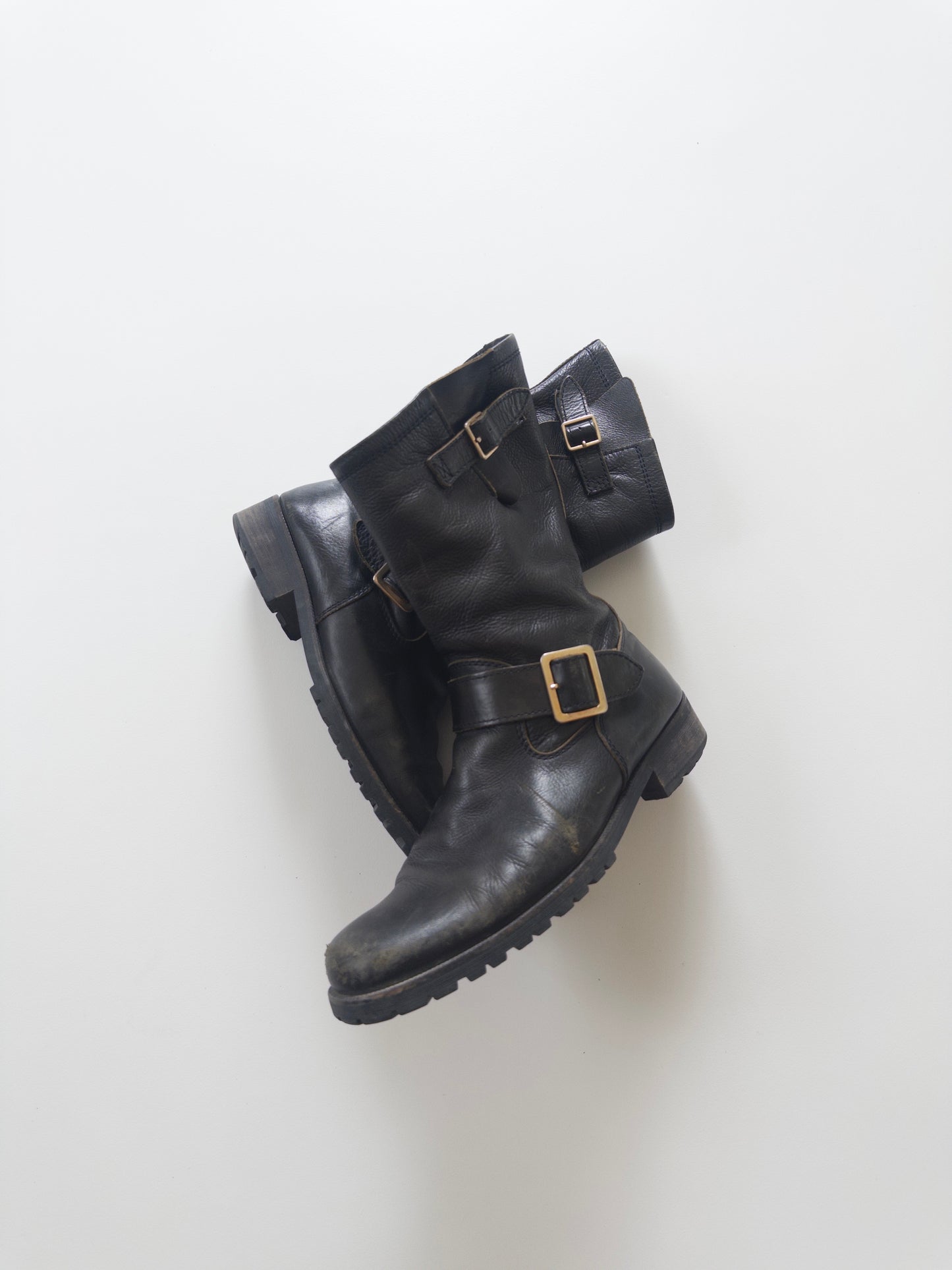 NO ID. Size 40