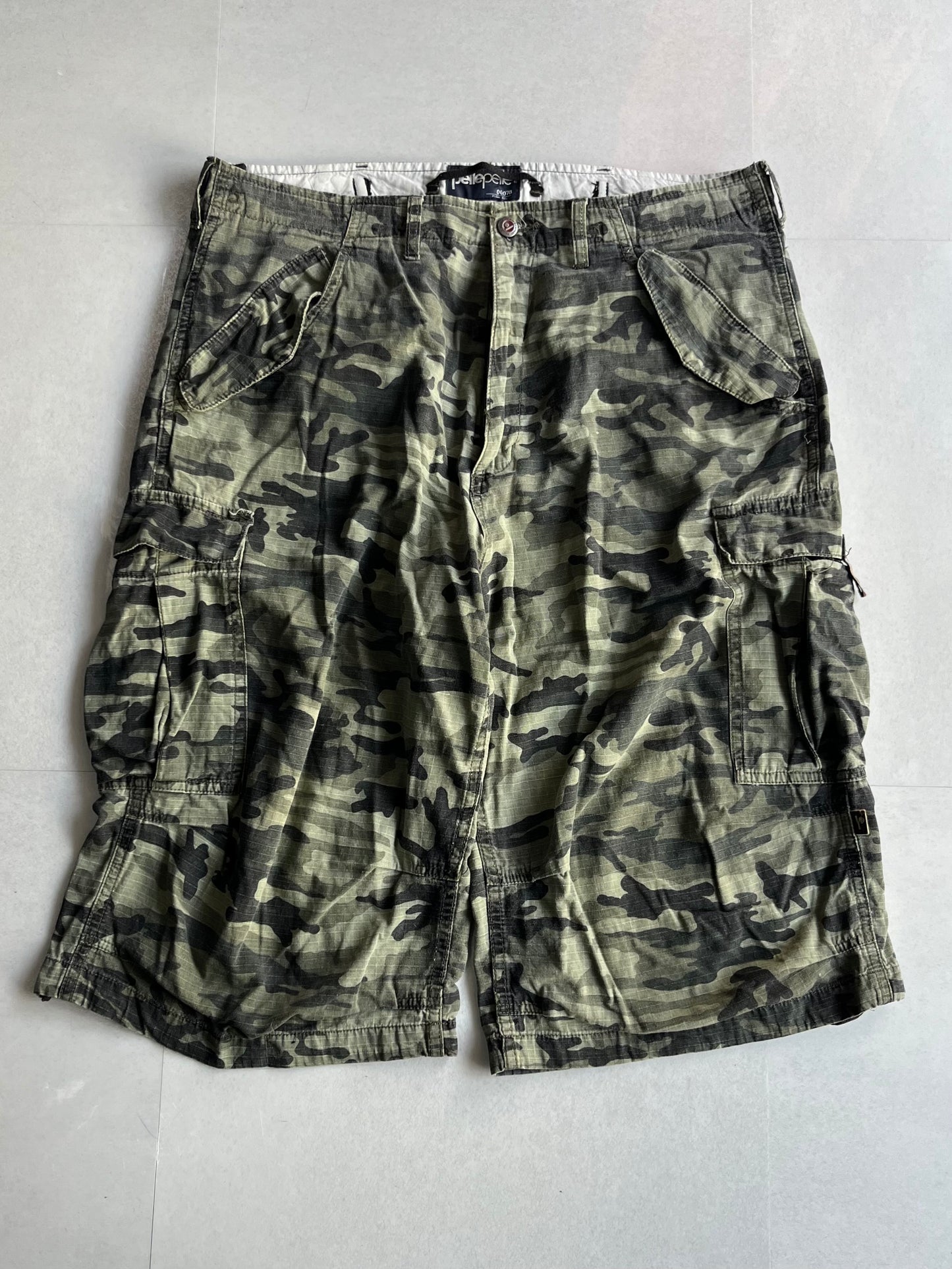Pelle Pelle Green Camo Wide Short Pants Size WAIST