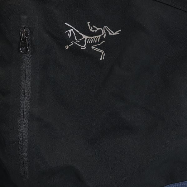 BEAMS x ARC'TERYX Made in Canada Nylon Jacket Navy Black