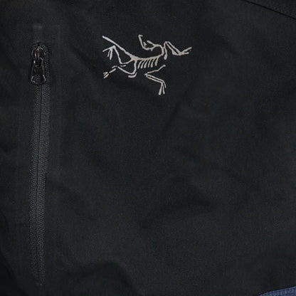 BEAMS x ARC'TERYX Made in Canada Nylon Jacket Navy Black