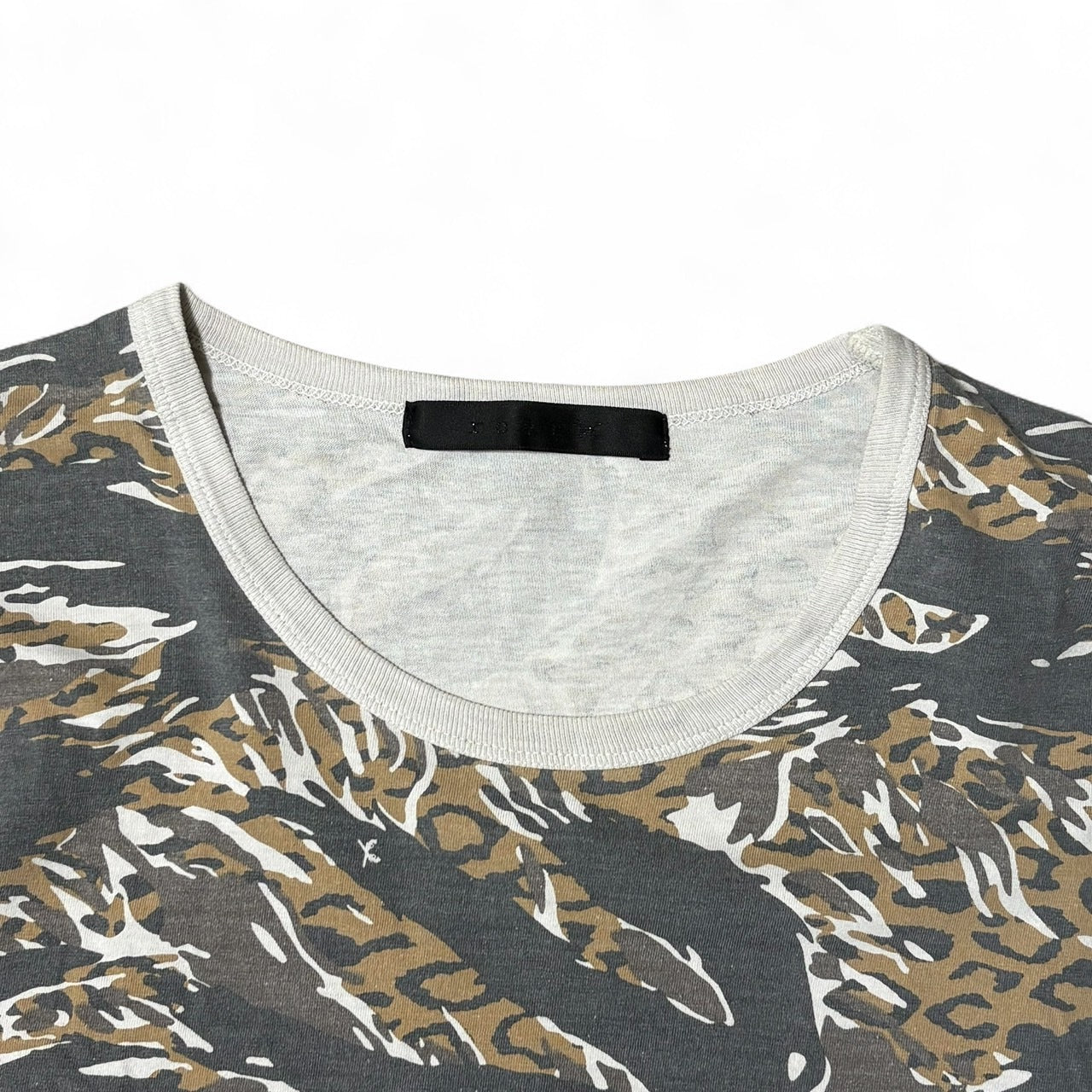 Vintage Roar Tiger Camo Cross Revolver Tee Size 2