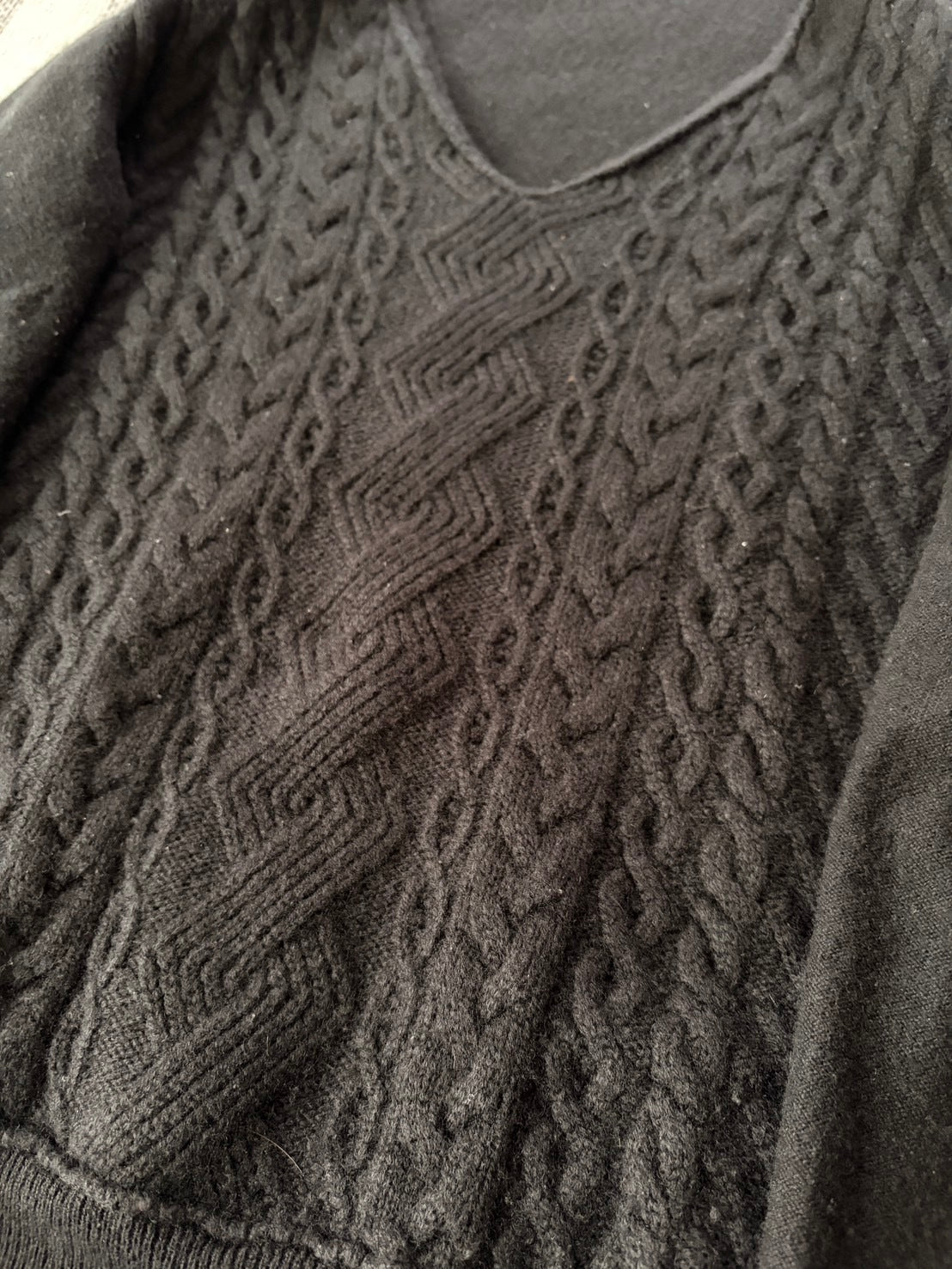 BOTTEGA VENETA 2010s Cashmere Docking V-Neck Sweater Size 48