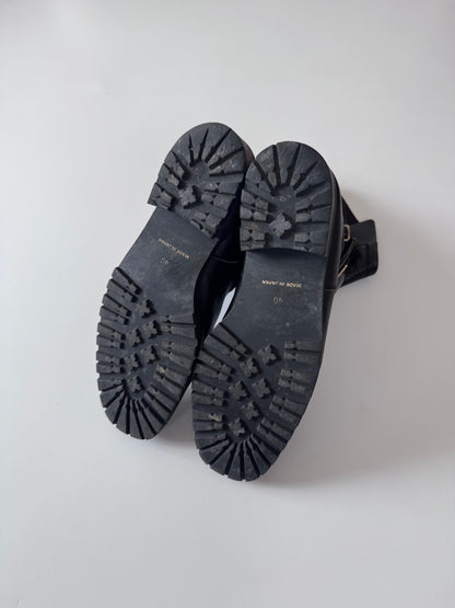 NO ID. Size 40