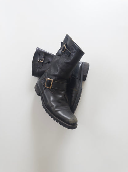 NO ID. Size 40