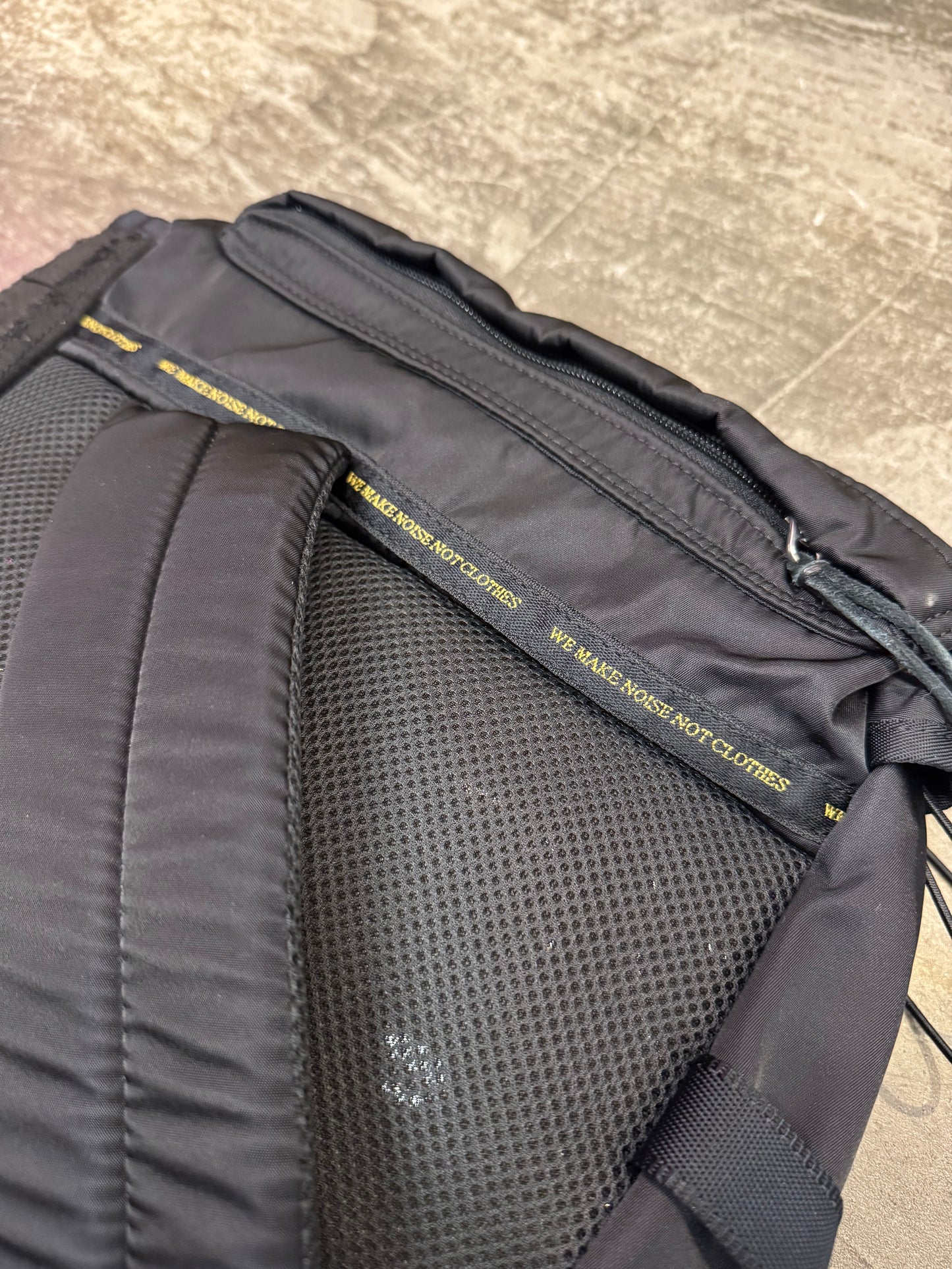 undercover "One Off" Black Size FREE