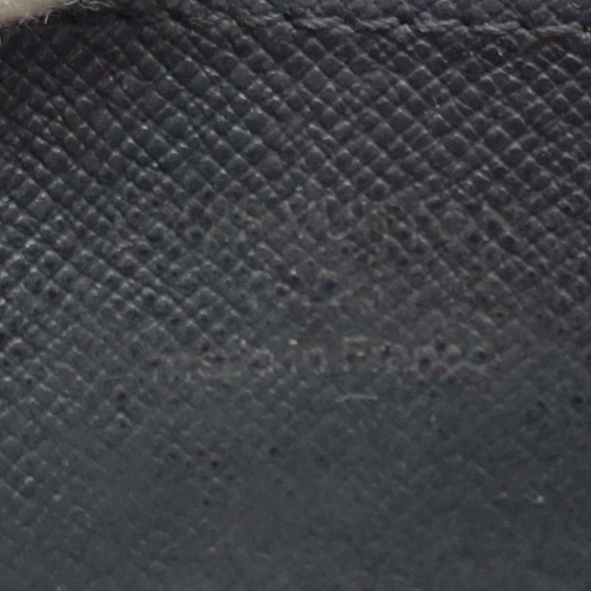 LOUIS VUITTON Taiga Leather Zippy Purse Black Size ONE SIZE