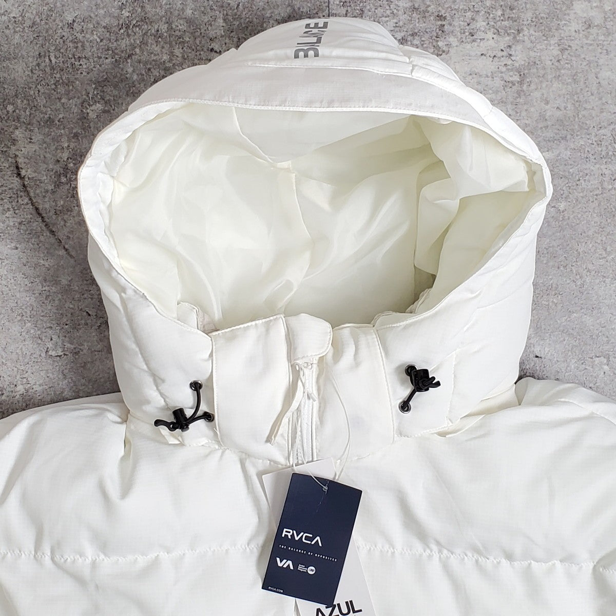 RVCA White Back Logo Detachable Hood Puffer Jacket Size L